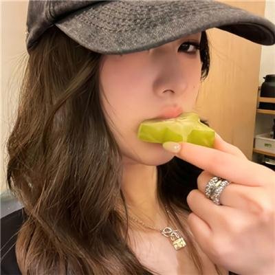 轻轻拂过